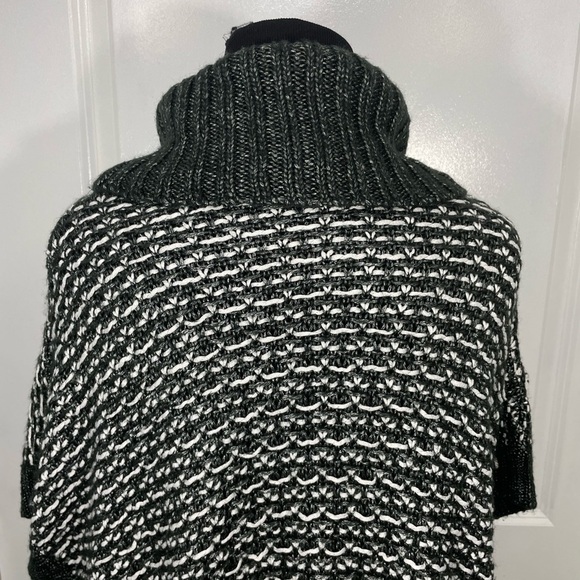 Cozy Black and White Knit Sweater Cowl neck Poncho Size 18/20 CB-70 - Picture 7 of 7